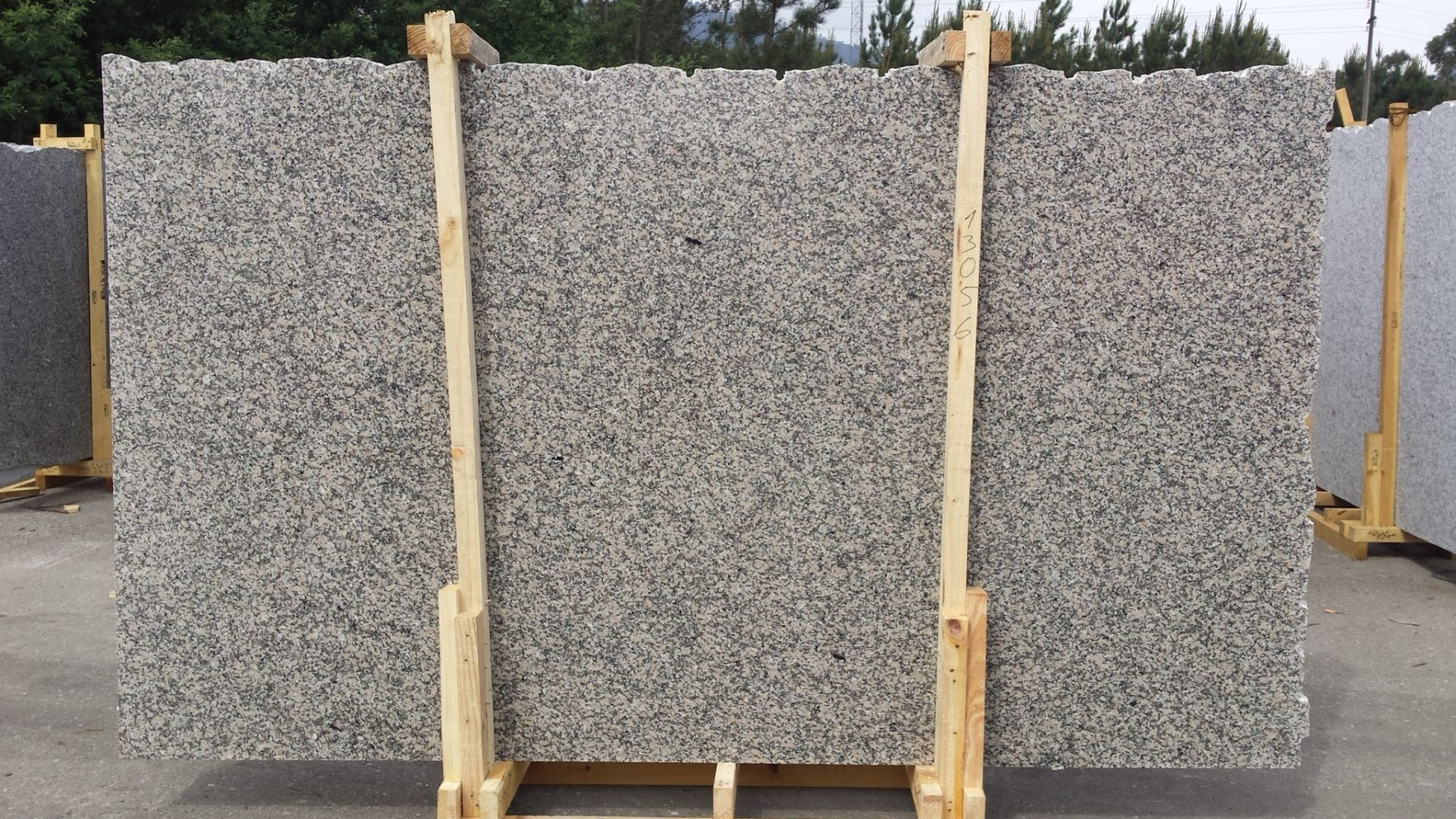 Ceramicas Merliot  posee una extensa gama de colores para la elaboración de encimeras. El granito, al ser piedra natural, aventaja a otros materiales en exotismo y originalidad.